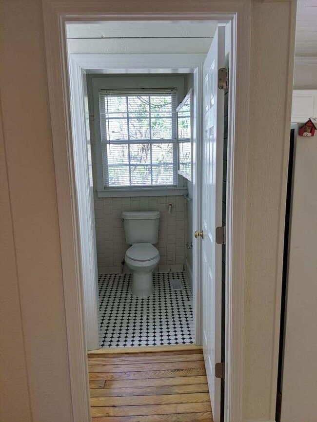 Building Photo - Chamberlain Cottage