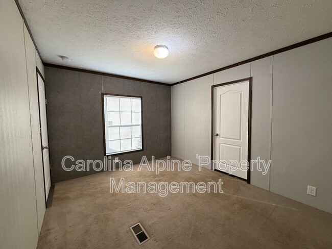 Building Photo - 786 Skylark Ln