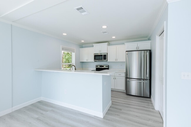 Building Photo - 224 W Seaview Dr