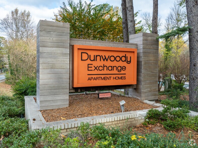 Entrance - Dunwoody Exchange Apartments