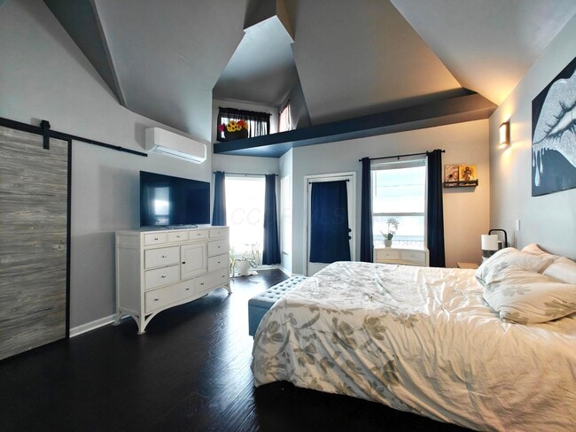 Building Photo - 1340 Oak St