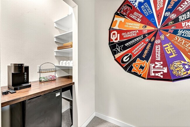 Building Photo - 1433 S Duncan Ave