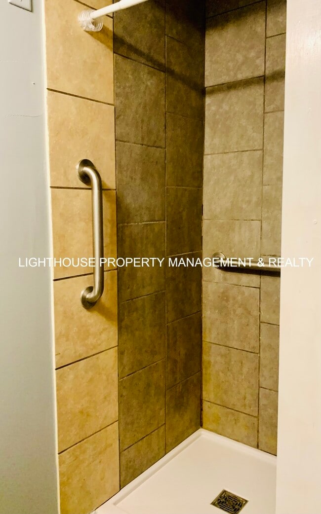 Building Photo - Cozy 2 Bed/1 Bath Home with Fenced Yard!