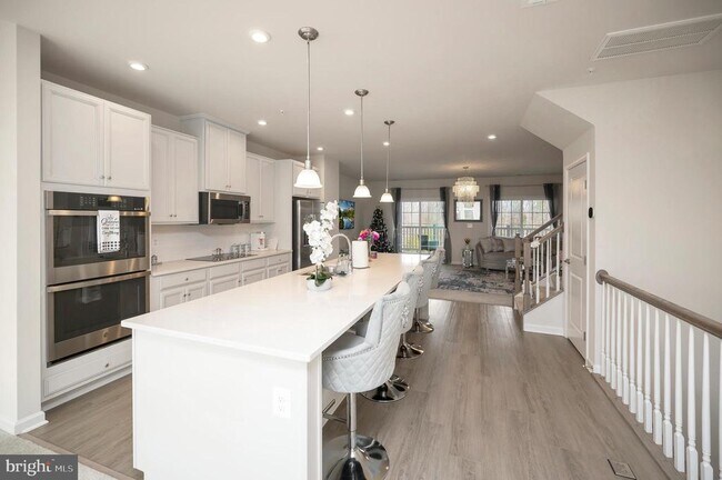 Building Photo - 7977 Independence Dr