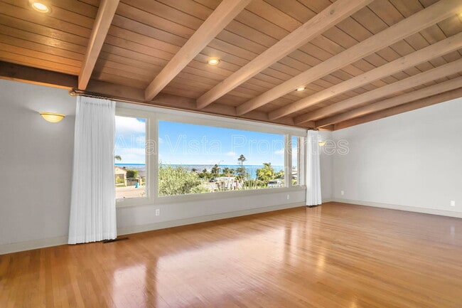 Building Photo - 5940 La Jolla Mesa Dr