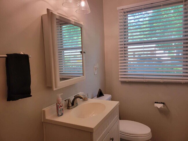 Building Photo - Sweet Home — 3 Bedroom with Garage & Stainless Steel Appliances
