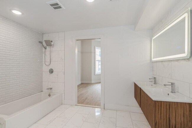 Building Photo - 543 Palisade Ave
