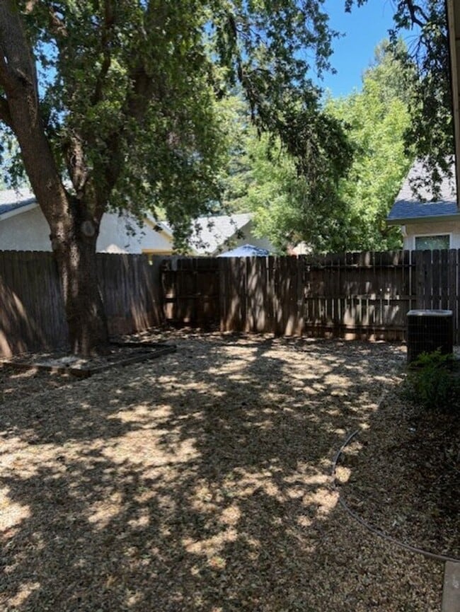 Building Photo - 10 N Valley Ct
