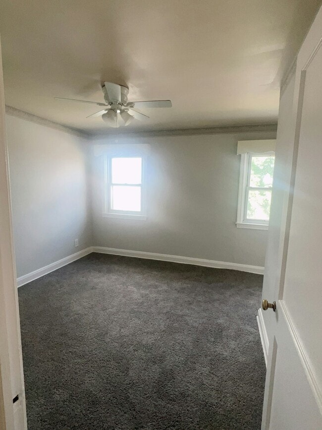 Building Photo - 526 Parksley Ave