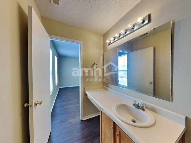 Building Photo - 1317 Central Park Dr