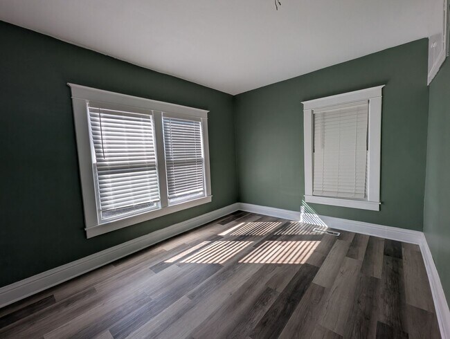 Building Photo - 4 Bedroom House in Boonville