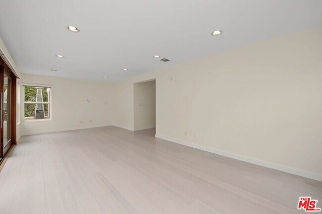 Building Photo - 175 Barlock Ave