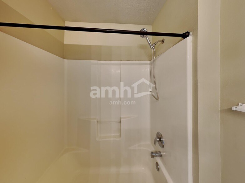 Building Photo - 1716 S 2900 E St