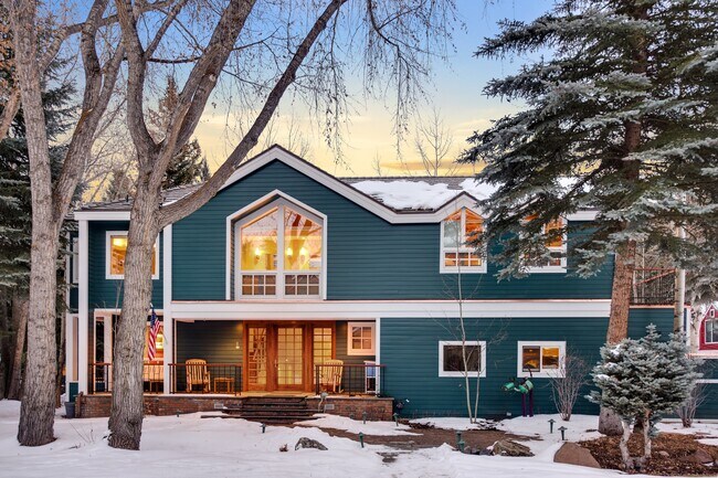 Building Photo - 437 W Smuggler St