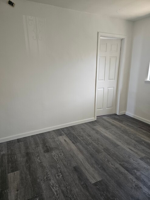 Building Photo - 915 E 111th Dr