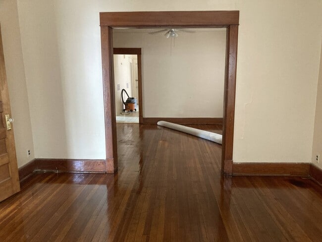 Building Photo - 418 Division St