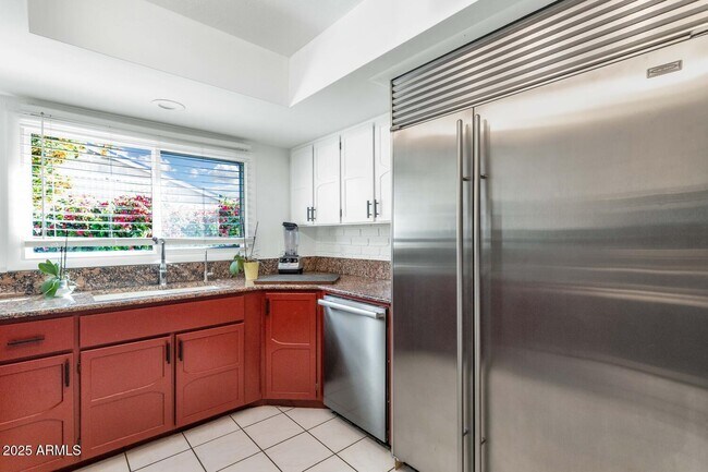 Building Photo - 3234 E Larkspur Dr