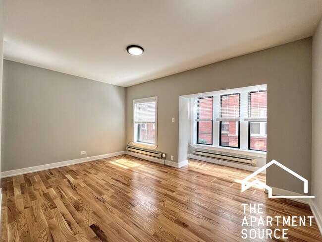 Building Photo - 4421 N Wolcott Ave