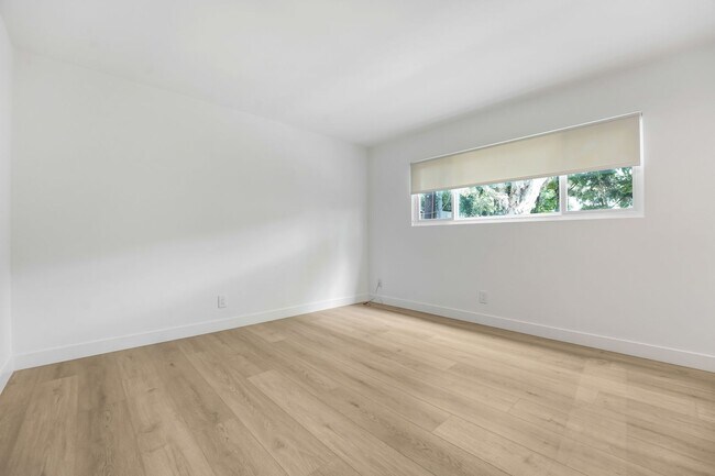 Building Photo - 2107 Montana Ave