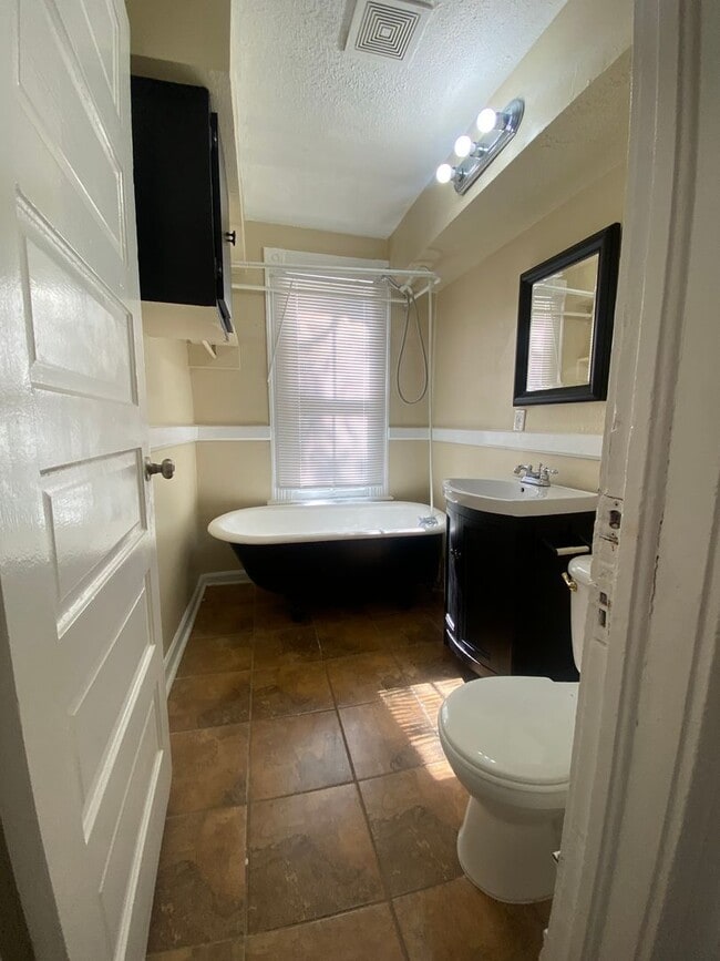 Building Photo - ***Midtown Columbus, GA 3 or 4 Bedroom / 2 Bathroom Home for Rent***