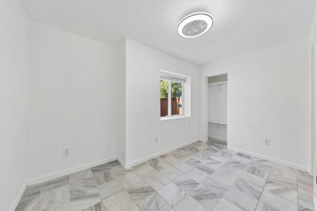 Building Photo - Updated Duplex