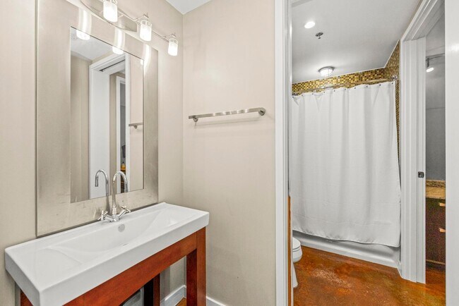 Building Photo - 600 12th Ave S