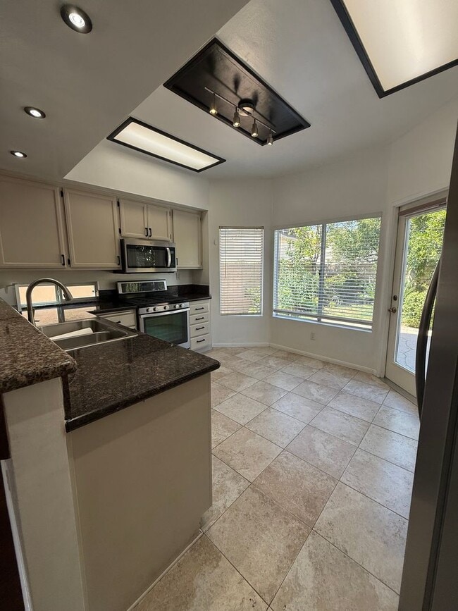 Building Photo - 3073 Lamplighter St
