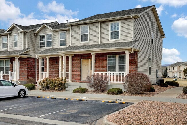 Building Photo - Spacious 3-Bed End-Unit Townhome with Mountain Views Near Ft. Carson