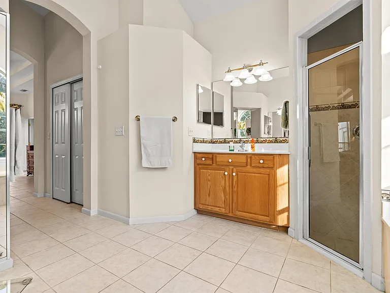 Building Photo - 184 Cacique Dr