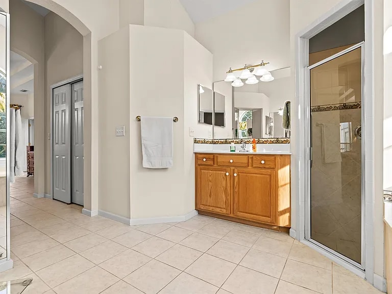Building Photo - 184 Cacique Dr