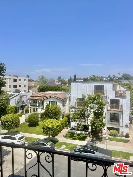 Building Photo - 1097 S Bedford Dr