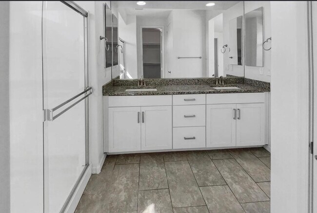 Building Photo - 6418 W Mark Ln