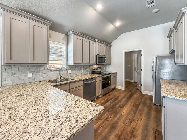 Building Photo - Beautiful and Nearly New 4BR 2BA Home w/ Stylish Finishes + Car Garage in Sherman