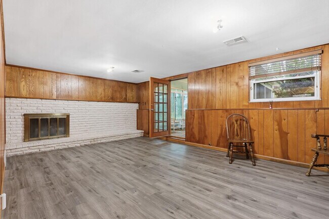 Building Photo - 6382 Houghten Dr