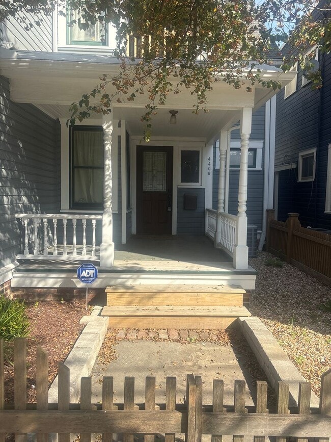 Building Photo - Renovated single family home for rent