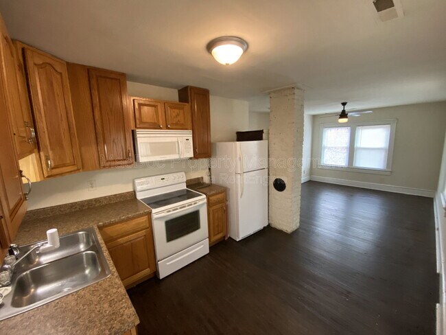 Building Photo - 320 Wolfe St