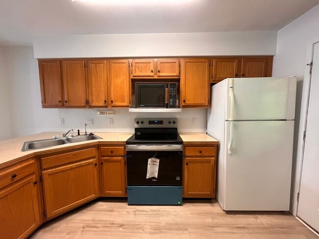 Building Photo - Woods Edge 2-Bedroom Townhome!