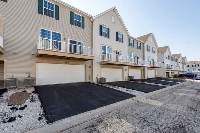 Building Photo - 804 Neubauer Circle