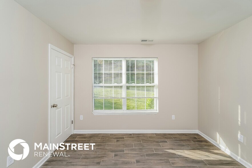 Building Photo - 1282 Railroad Dr