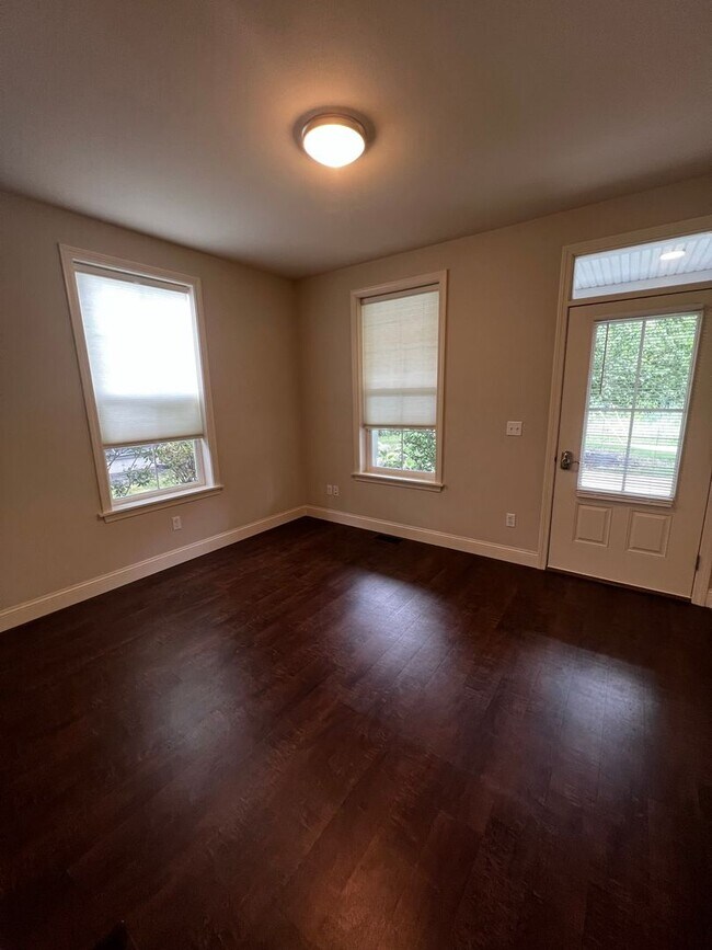 Building Photo - 228 Bayberry Cir