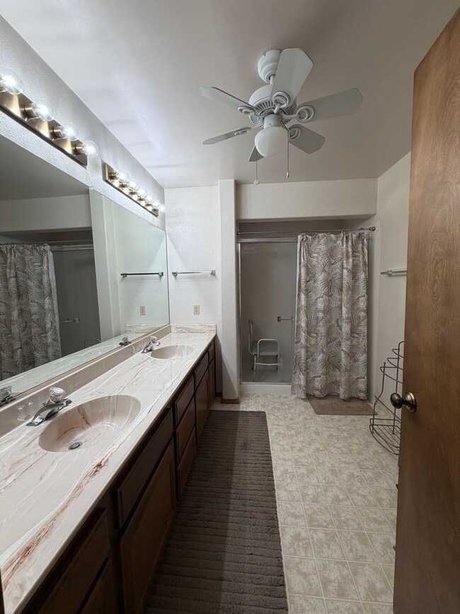 Building Photo - 4 Bed, 2 Bath Home on Large Corner Lot Near the Y