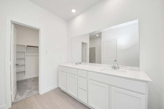 Building Photo - 10650 Ellerston Rd