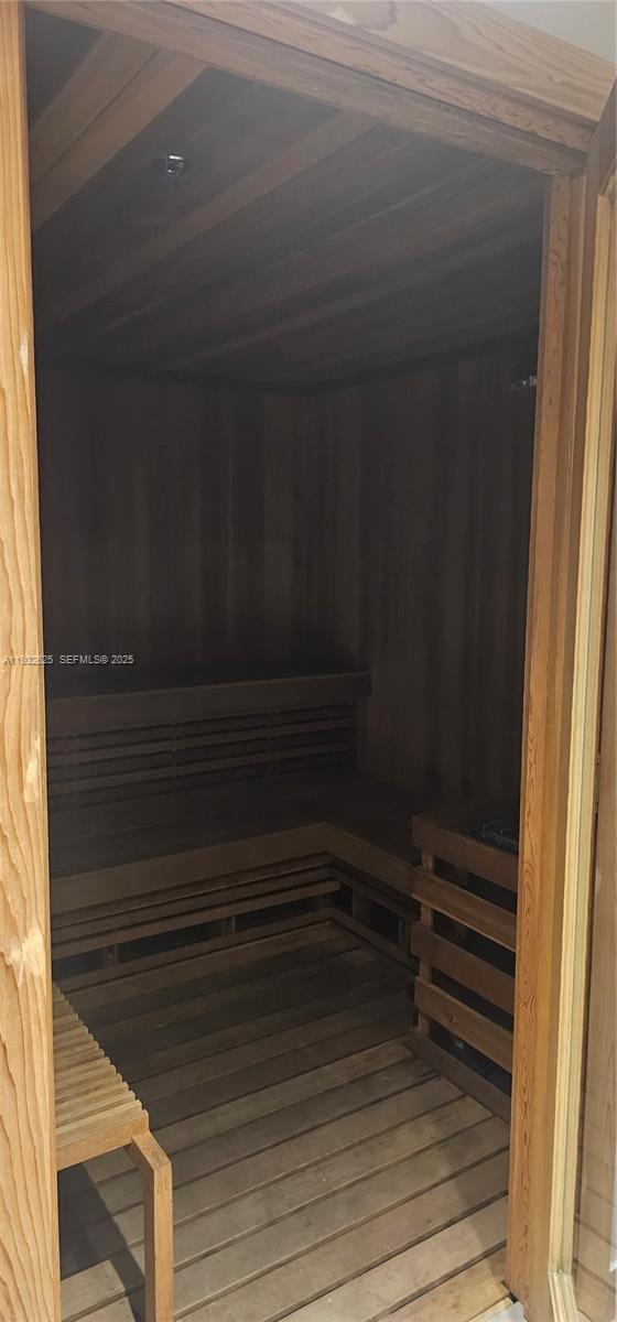 Building Photo - 2681 N Flamingo Rd