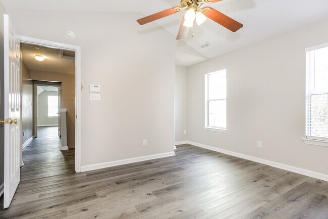 Building Photo - 1623 Oak Knoll Ln