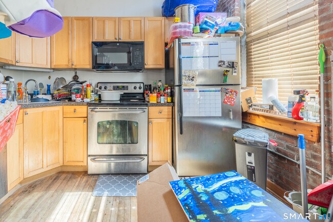 Building Photo - 325 Lafayette St