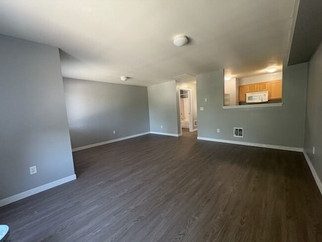 Building Photo - Belleau Woods: Your Home is Waiting!