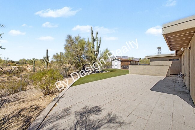 Building Photo - Mid Century Ranch Home on 2+ Acres with Private Pool - Mountain & City Views