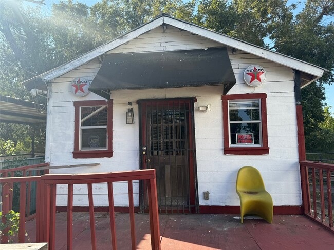 Building Photo - 951 Elkhart St