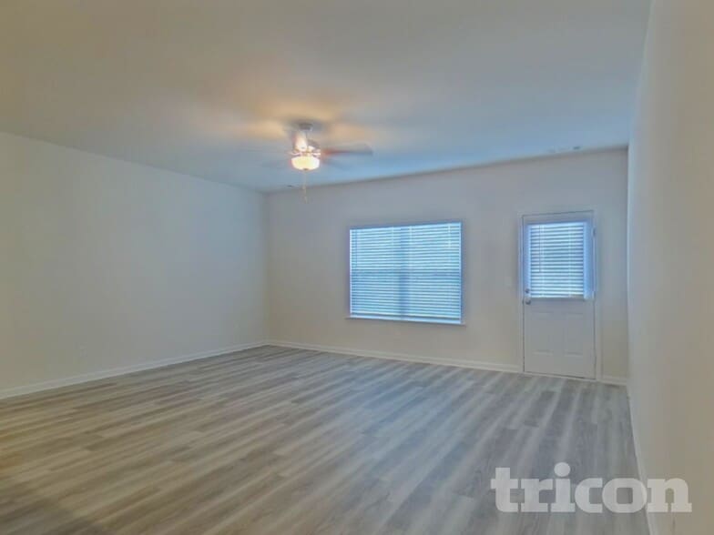 Building Photo - 1004 Claas Wy
