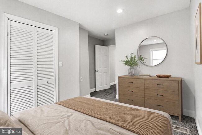 Building Photo - 2238 Oakford St